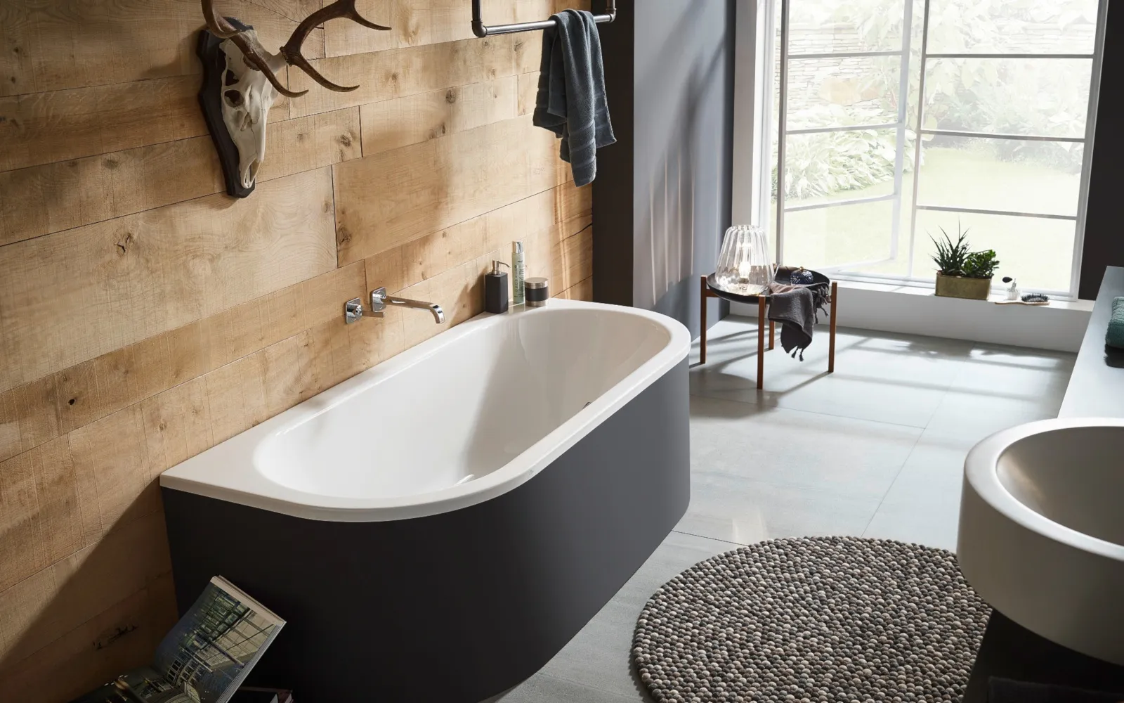 Wandbündige Badewanne Primo2 von Mauersberger.