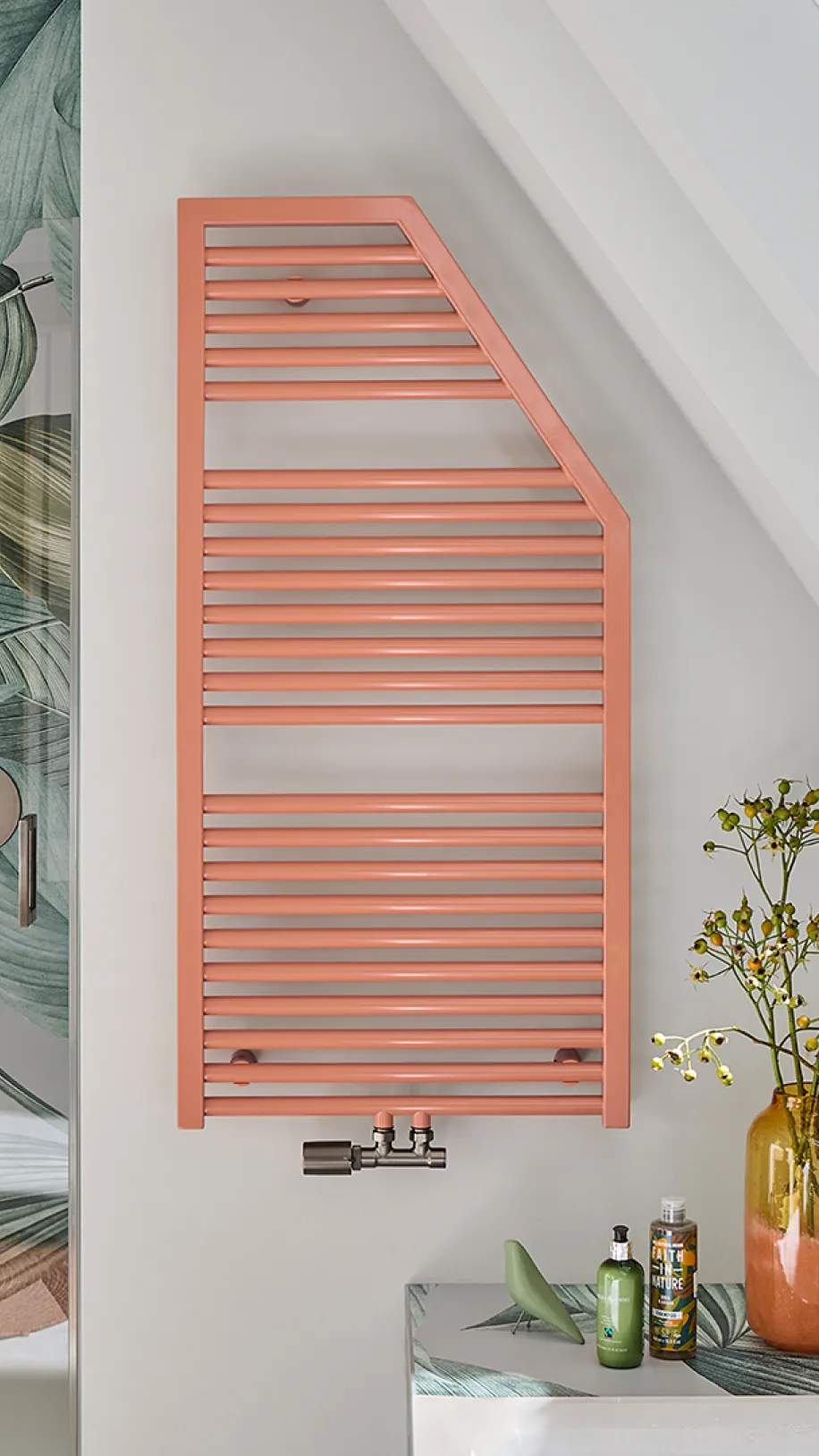 Schmale Abbildung des Badheizkörpers HSK Line im Sondermass.