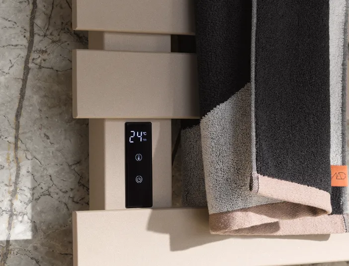 Detailfoto vom digitalen Thermometer des Badheizkörpers Yenga E von HSK.