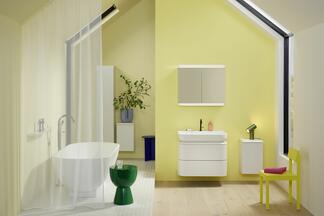 Hell-gelbes Badezimmer mit moderne Einrichtung der Serie b:me von burgbad