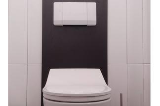 Weißes Washlet mit schwarzer "fix&fertig"-Platte
