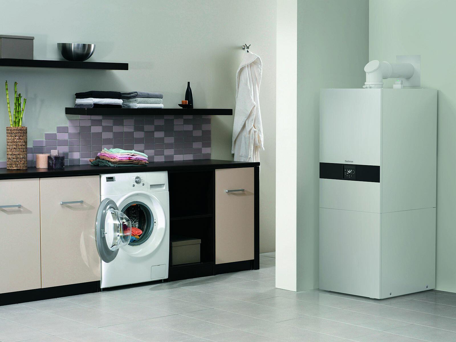 Image- und Lifestylebild Badezimmer mit Produkt Logamax plus GB172iT
