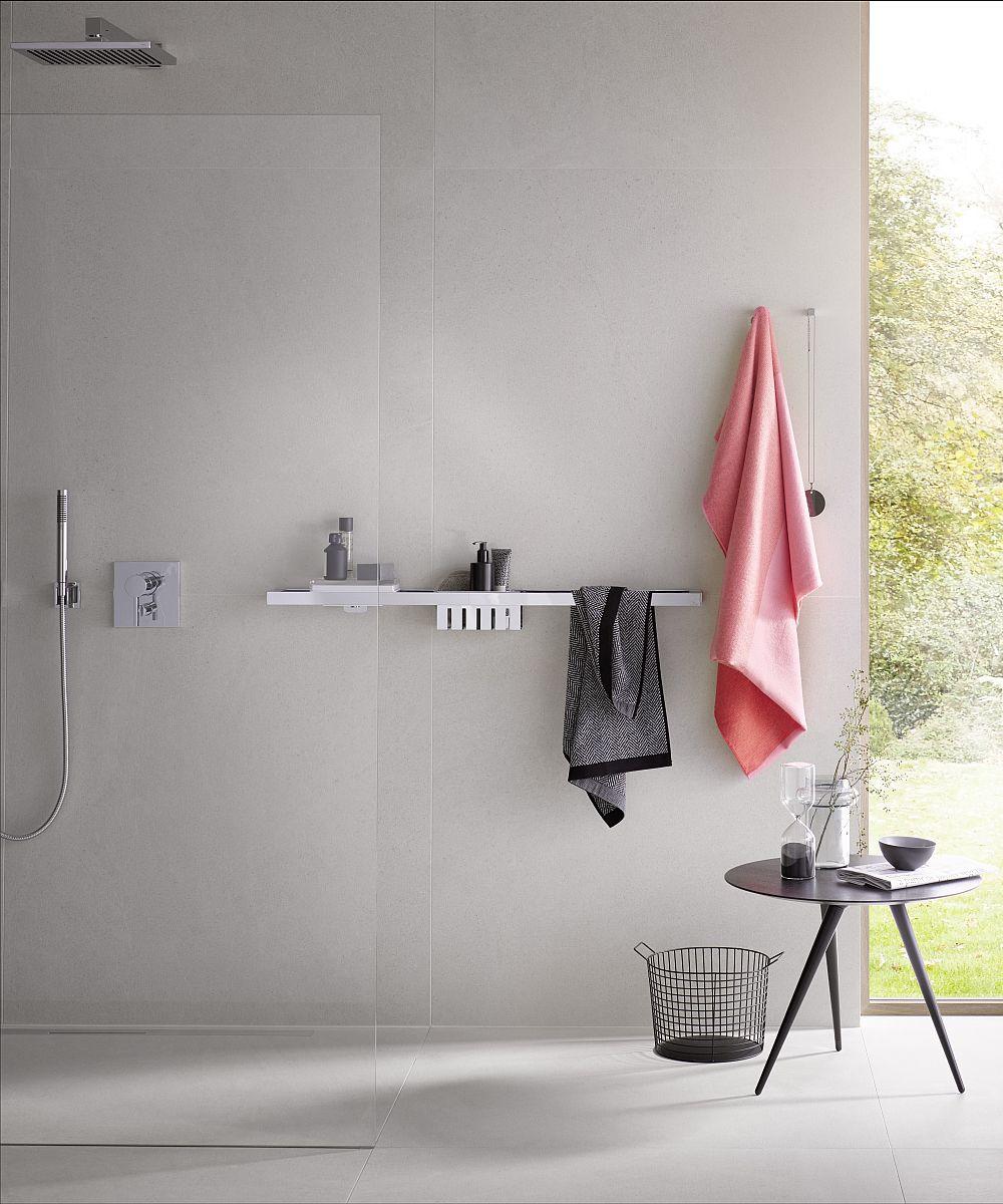 Dusche mit Accessoires der Serie liaison von Emco