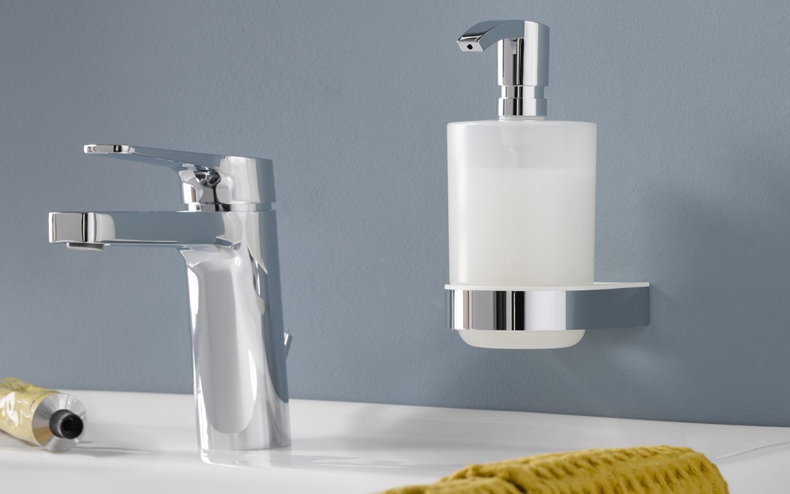 Bilderrahmen Im Badezimmer So Geht Bilder Aufhangen Im Bad