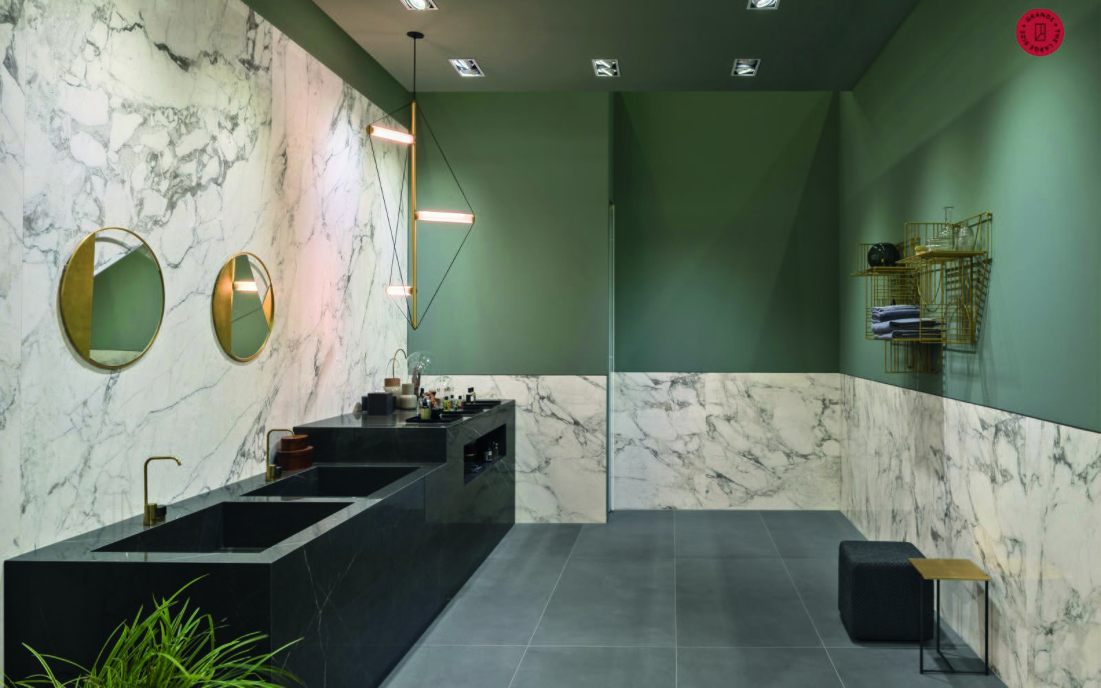 Modernes Badezimmer mit großen Fliesen von Marazzi