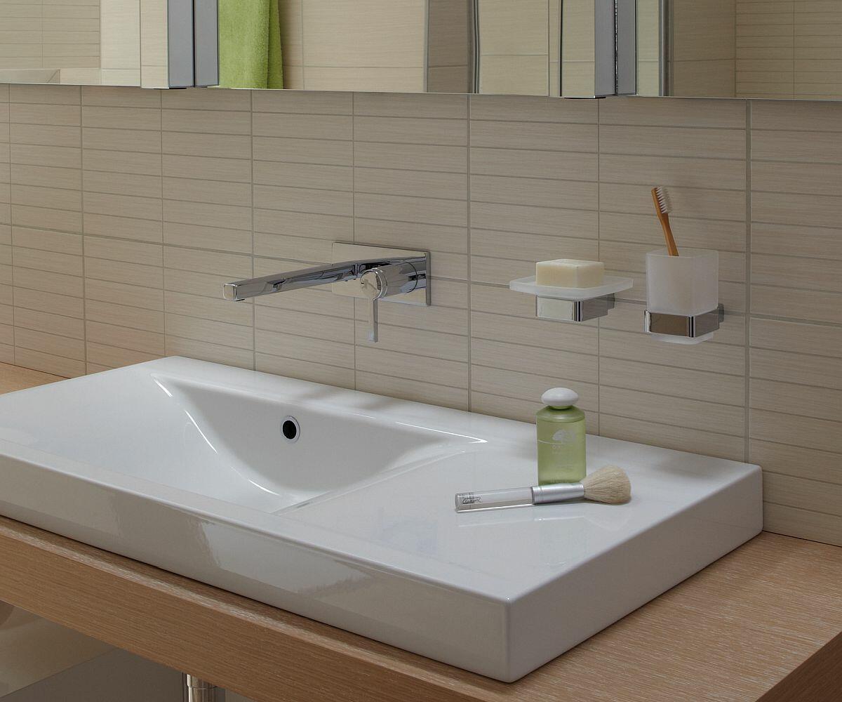 Waschtisch mit Accessoires von Emco