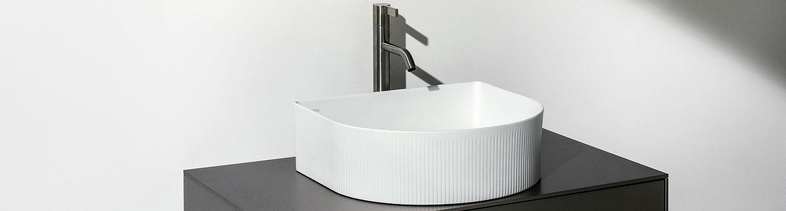Das Waschtischmodell Sonar inklusive Armatur 